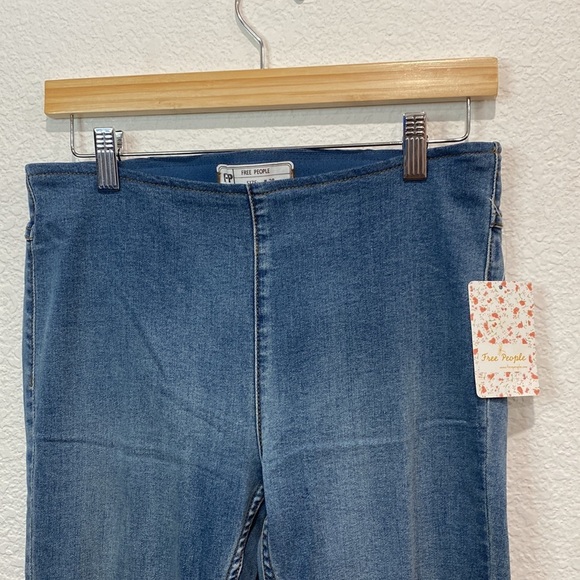 Free People Women’s Authentic Blue Pull On High Rise Flare Jeans Size 28 - Picture 5 of 11